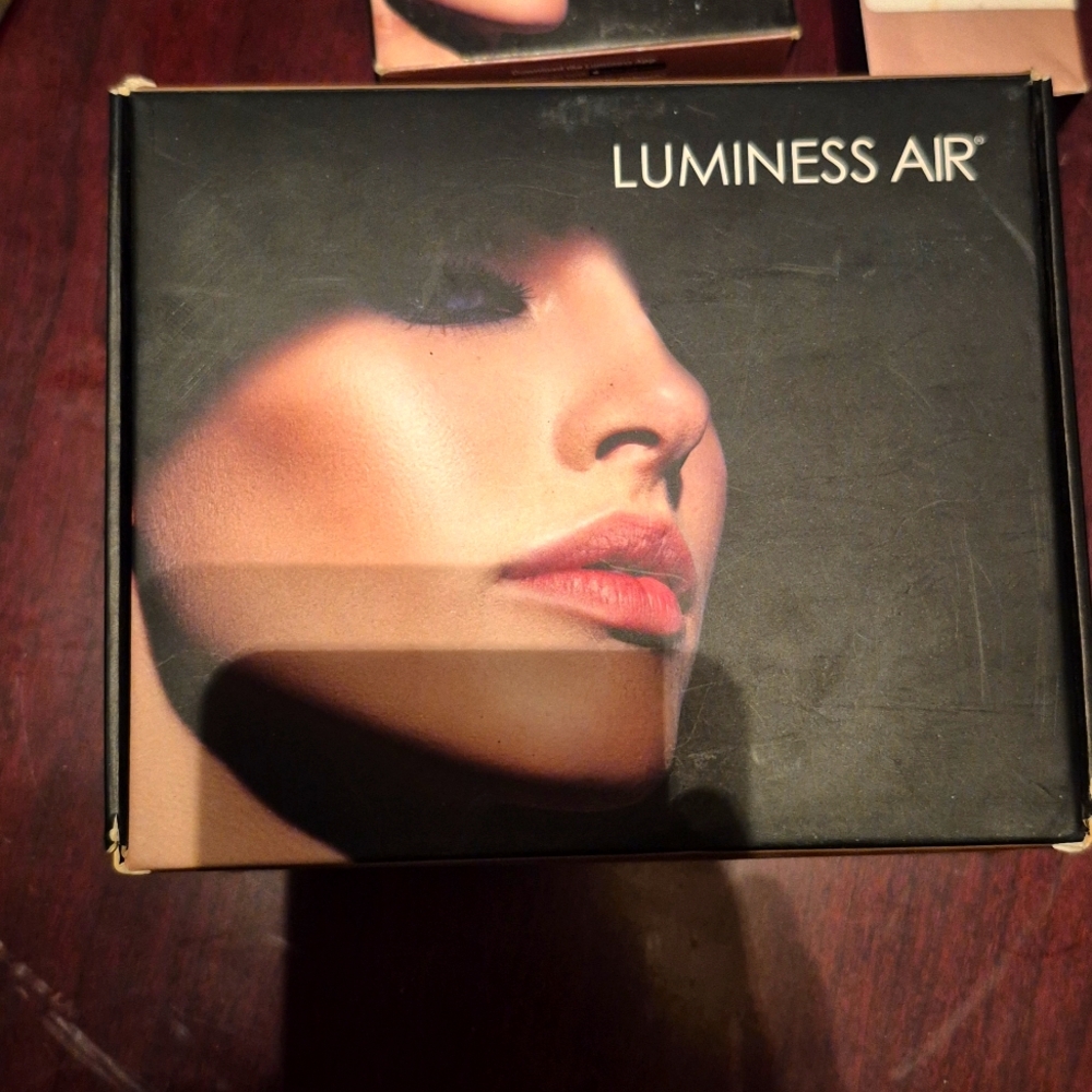New in Box Luminess Air Makeup Airbrushing Kit and Foundation Shades